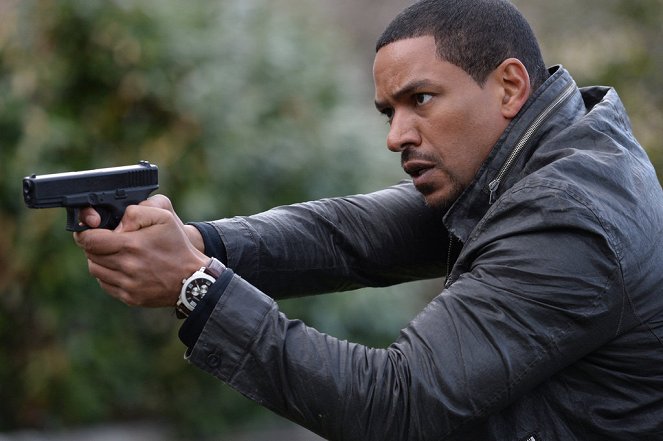 The Mysteries of Laura - Pilot - Photos - Laz Alonso