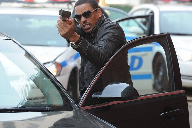 The Mysteries of Laura - Pilot - Photos - Laz Alonso