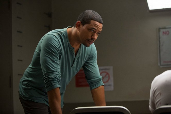 The Mysteries of Laura - The Mystery of the Dysfunctional Dynasty - Photos - Laz Alonso