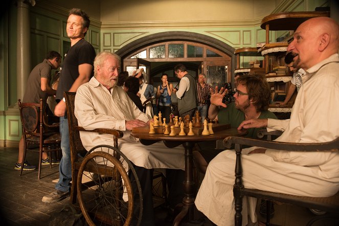Hysteria - Tournage - Michael Caine, Ben Kingsley