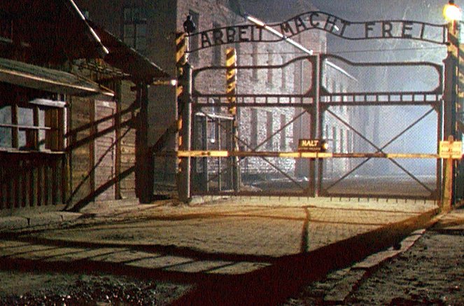 Auschwitz vor Gericht - Kuvat elokuvasta