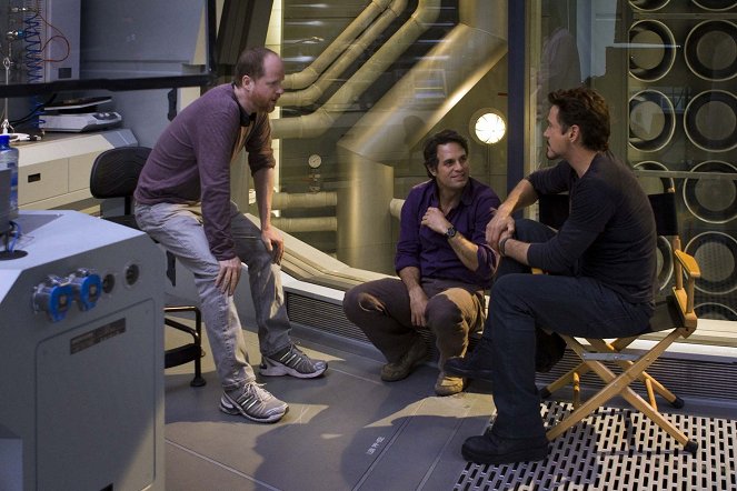 Avengers - Z natáčení - Joss Whedon, Mark Ruffalo, Robert Downey Jr.