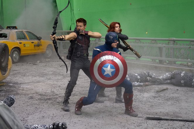 Avengers - Z natáčení - Jeremy Renner, Chris Evans, Scarlett Johansson