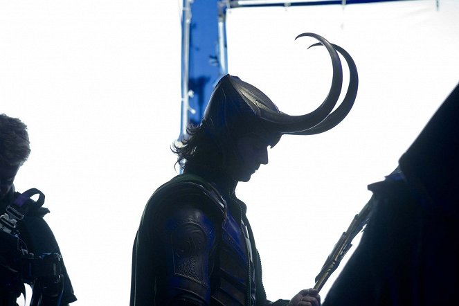 The Avengers - Van de set - Tom Hiddleston