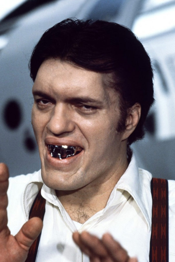 James Bond: Holdkelte - Promóció fotók - Richard Kiel