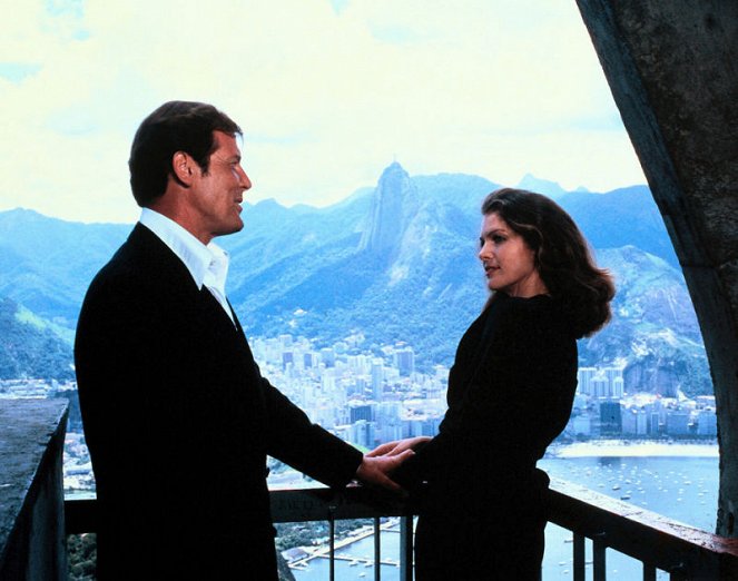 007 - Aventura no Espaço - Do filme - Roger Moore, Lois Chiles