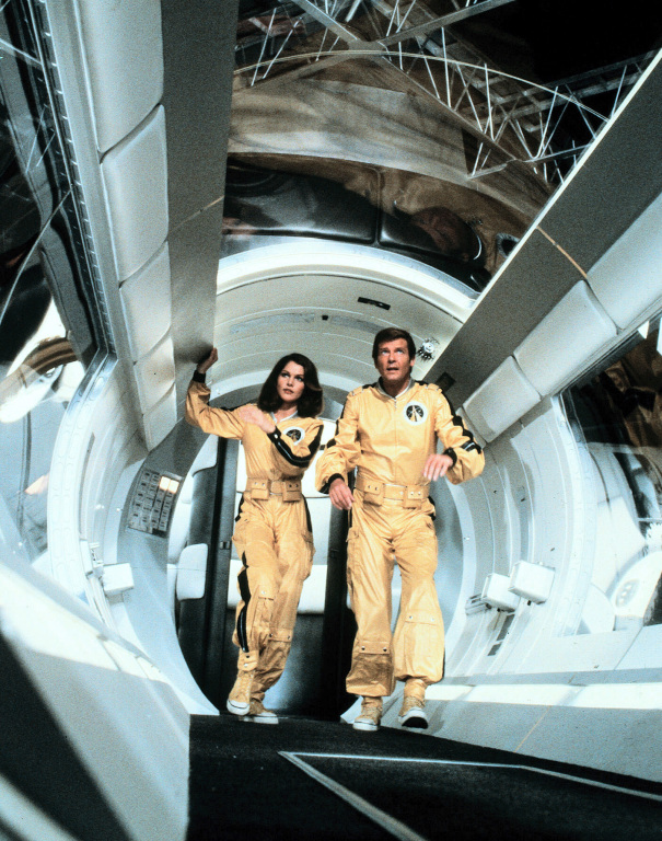 007 - Aventura no Espaço - De filmes - Lois Chiles, Roger Moore