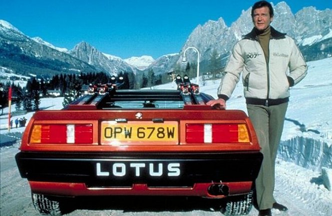 007 - Missão Ultra-Secreta - De filmagens - Roger Moore