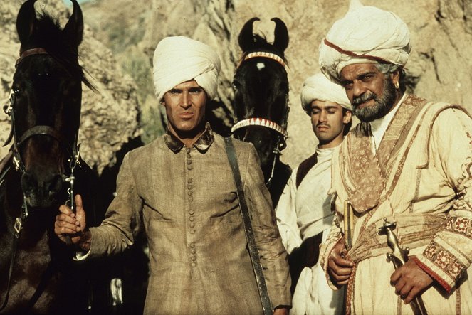 Vzdialené vrcholky hôr - Z filmu - Ben Cross, Omar Sharif