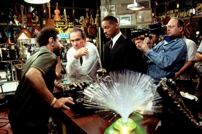 Men in Black II - Making of - Tony Shalhoub, Tommy Lee Jones, Will Smith, Barry Sonnenfeld