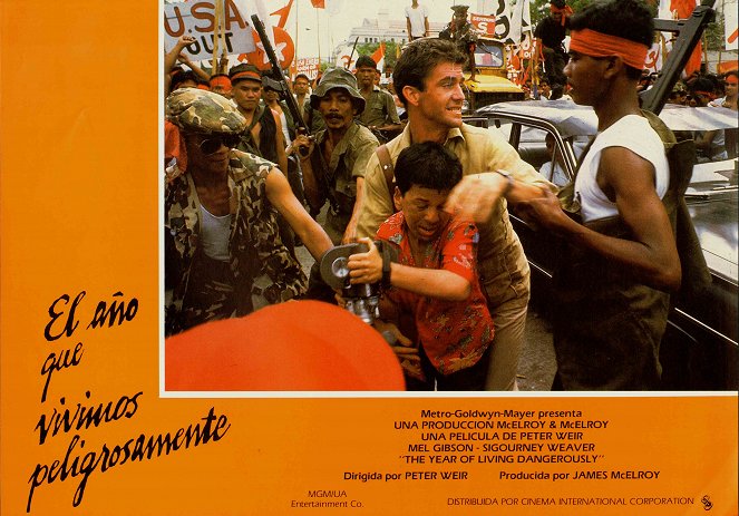 The Year of Living Dangerously - Lobby Cards - Linda Hunt, Mel Gibson