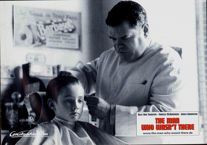 The Man Who Wasn't There - Lobby Cards - Michael Badalucco