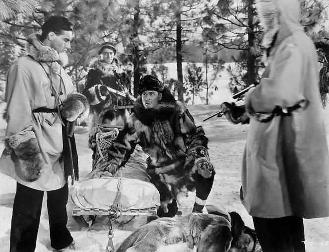 Punatakkien sankari - Kuvat elokuvasta - Helmut Dantine, Errol Flynn