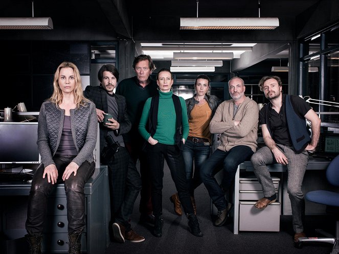 Die Brücke - Season 2 - Werbefoto - Sofia Helin, Henrik Lundström, Dag Malmberg, Sarah Boberg, Vickie Bak Laursen, Kim Bodnia, Rafael Pettersson