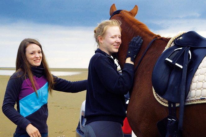 Of Girls and Horses - Photos - Ceci Schmitz-Chuh, Alissa Wilms