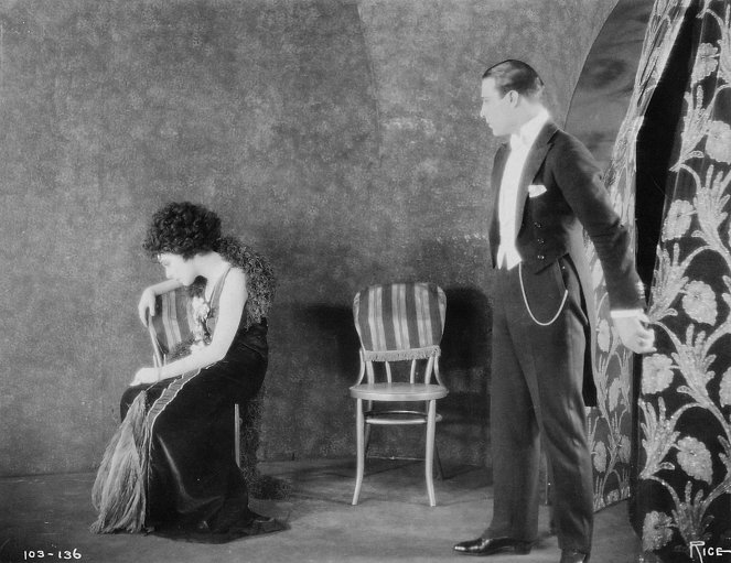 Camille - Do filme - Alla Nazimova, Rudolph Valentino
