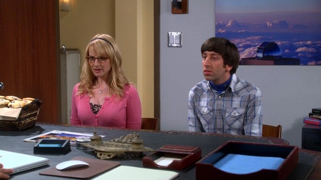 The Big Bang Theory - Eine Urne für Leonard - Filmfotos - Melissa Rauch, Simon Helberg
