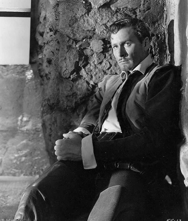 The Private Lives of Elizabeth and Essex - Photos - Errol Flynn