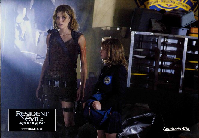 Resident Evil: Apocalipse - Cartões lobby - Milla Jovovich, Sophie Vavasseur