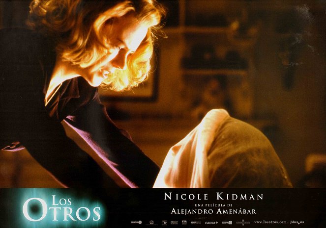 Les Autres - Cartes de lobby - Nicole Kidman, Alakina Mann