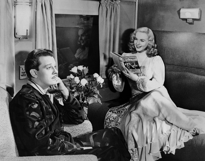 Lady on a Train - Photos - David Bruce, Deanna Durbin