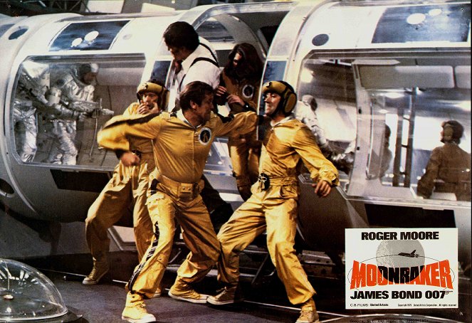 James Bond: Moonraker - Fotosky - Richard Kiel, Roger Moore, Lois Chiles