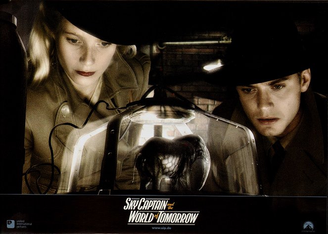 Sky Captain and the World of Tomorrow - Lobby Cards - Gwyneth Paltrow, Jude Law