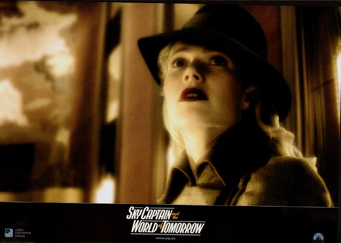 Sky Captain and the World of Tomorrow - Lobby Cards - Gwyneth Paltrow