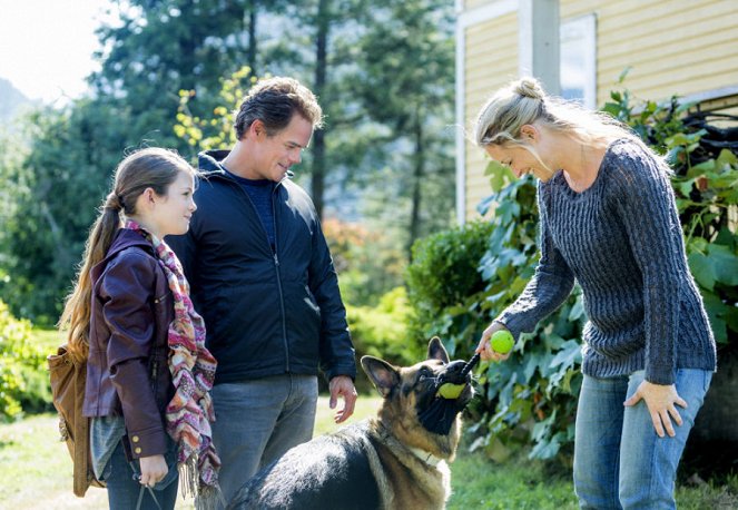 The Christmas Shepherd - Kuvat elokuvasta - Jordyn Ashley Olson, Martin Cummins, Teri Polo