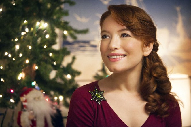 Annie Claus is Coming to Town - Van film - Maria Thayer
