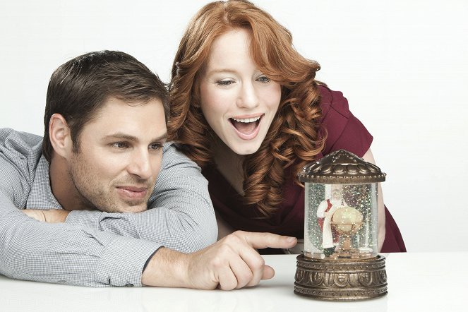 Annie Claus is Coming to Town - Promoción - Sam Page, Maria Thayer