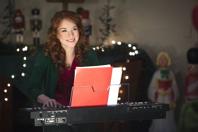 Annie Claus is Coming to Town - Film - Maria Thayer