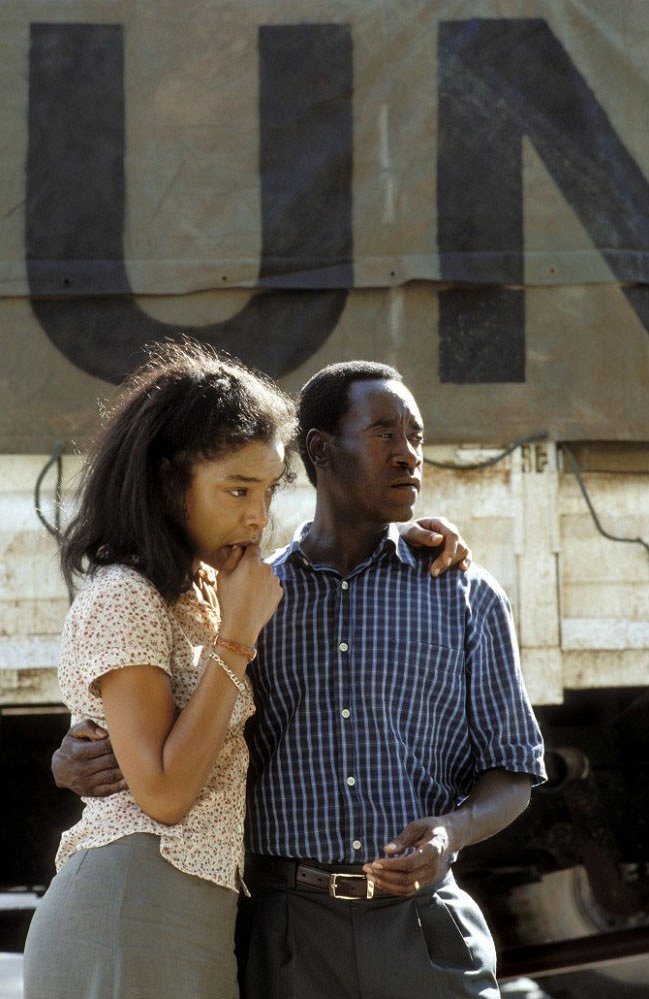 Hotel Ruanda - Z filmu - Sophie Okonedo, Don Cheadle