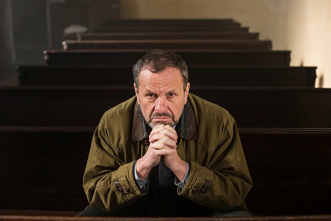 Detektívi od Najsvätejšej Trojice: Prípad pre exorcistu - Promo - Miroslav Krobot