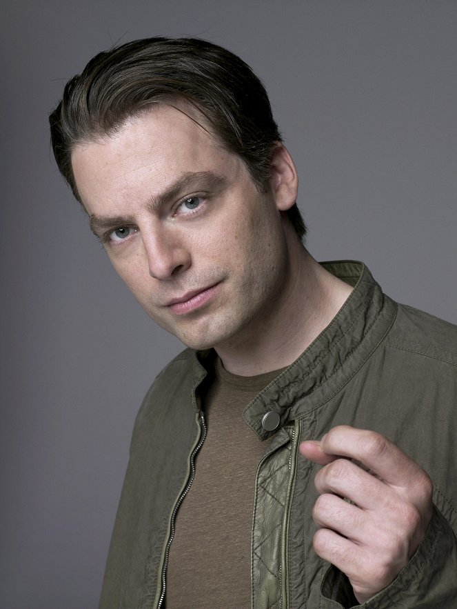 Nancy ül a fűben - Season 3 - Promóció fotók - Justin Kirk