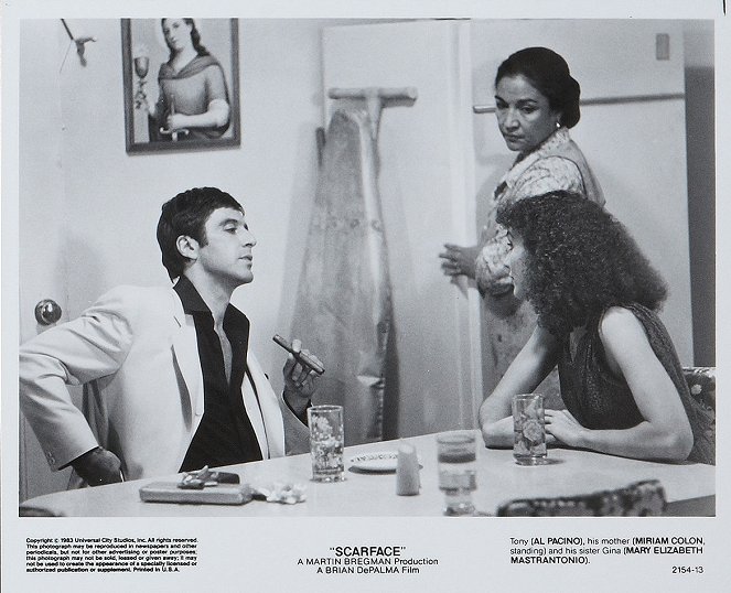 Zjizvená tvář - Fotosky - Al Pacino, Miriam Colon, Mary Elizabeth Mastrantonio