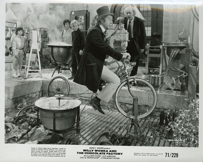 Willy Wonka & the Chocolate Factory - Lobby Cards - Paris Themmen, Nora Denney, Peter Ostrum, Gene Wilder, Jack Albertson