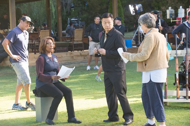 State of Affairs - Half the Sky - Van de set - Alfre Woodard, Tzi Ma