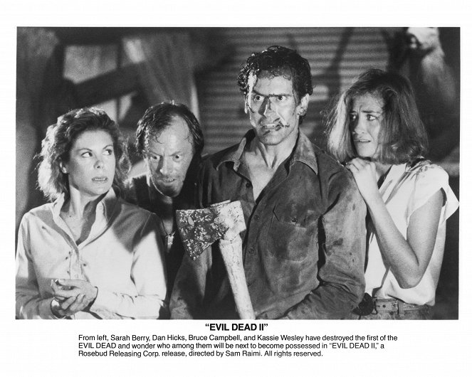 Evil Dead - Gonosz halott 2. - Vitrinfotók - Sarah Berry, Dan Hicks, Bruce Campbell, Kassie Wesley DePaiva