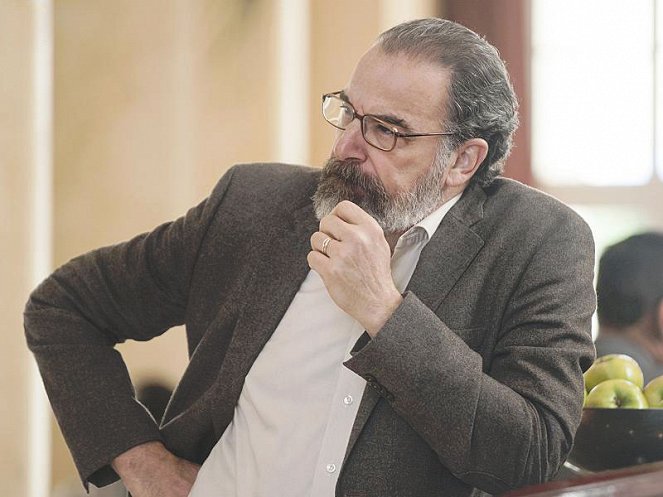 Homeland - Iron in the Fire - Photos - Mandy Patinkin