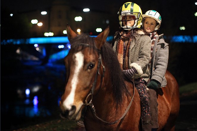Hevonen keskellä kaupunkia - Kuvat elokuvasta - Nataša Paunović, Enzo Gaier