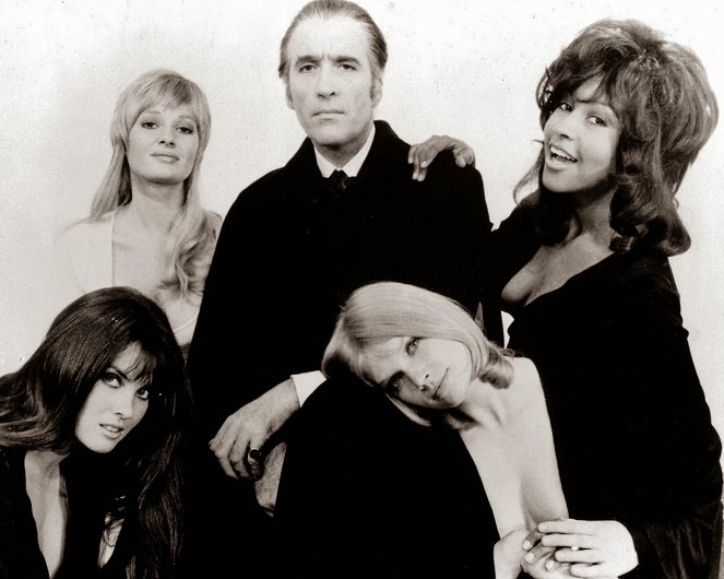Dracula A.D. 1972 - Promóció fotók - Caroline Munro, Stephanie Beacham, Christopher Lee, Janet Key, Marsha A. Hunt