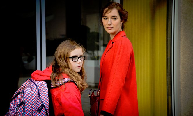 Miss and the Doctors - Photos - Louise Bourgoin