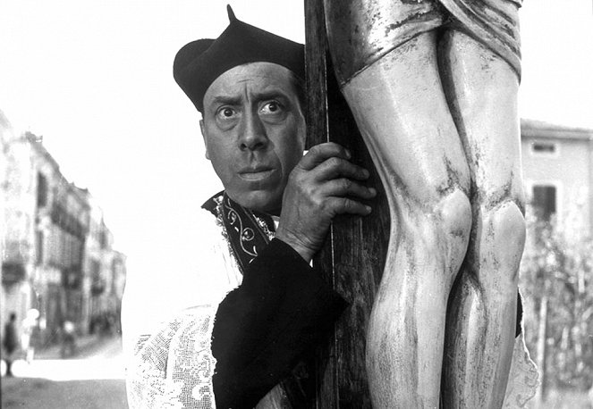 Don Camillo e l'onorevole Peppone - Z filmu - Fernandel
