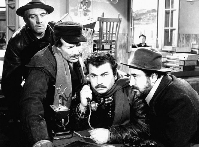 Le Retour de Don Camillo - Van film - Gino Cervi
