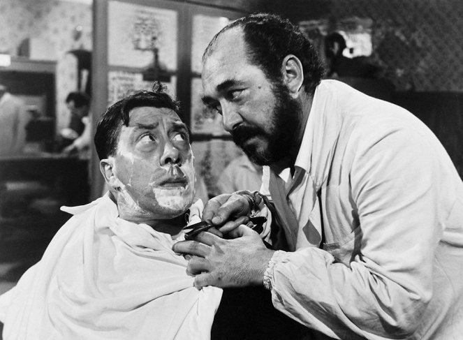 Don Camillo e l'onorevole Peppone - Van film - Fernandel