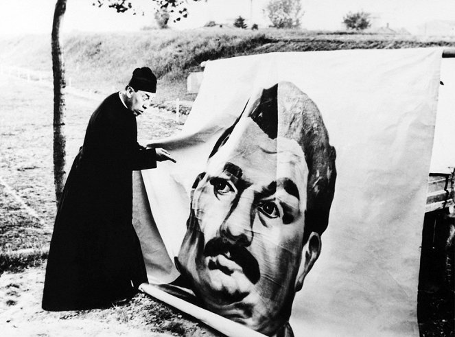 Don Camillo e l'onorevole Peppone - Van film - Fernandel
