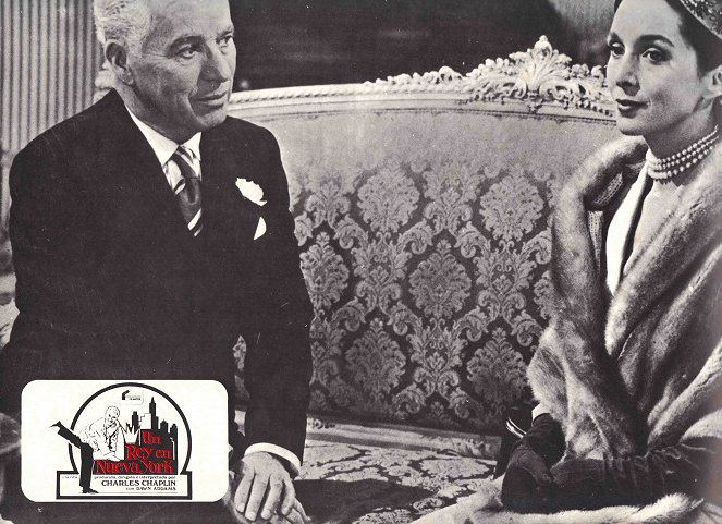 Ein König in New York - Lobbykarten - Charlie Chaplin, Maxine Audley