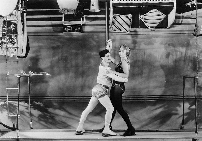 At the Circus - Van film - Groucho Marx, Eve Arden