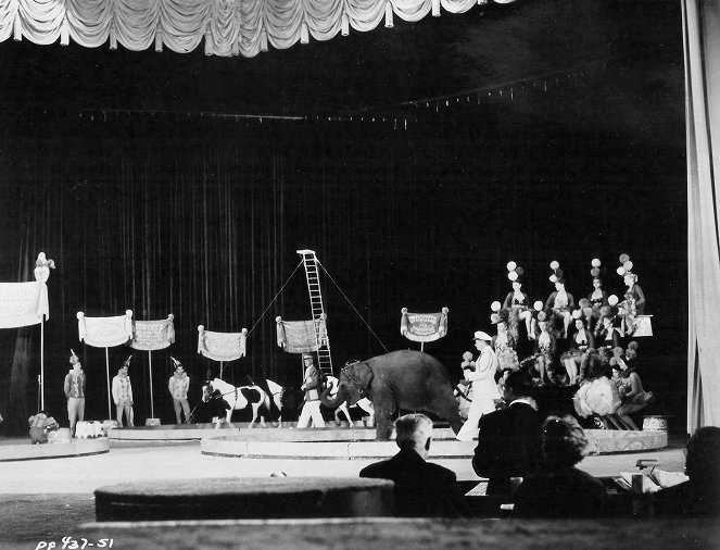 Paris Follies of 1956 - Kuvat elokuvasta